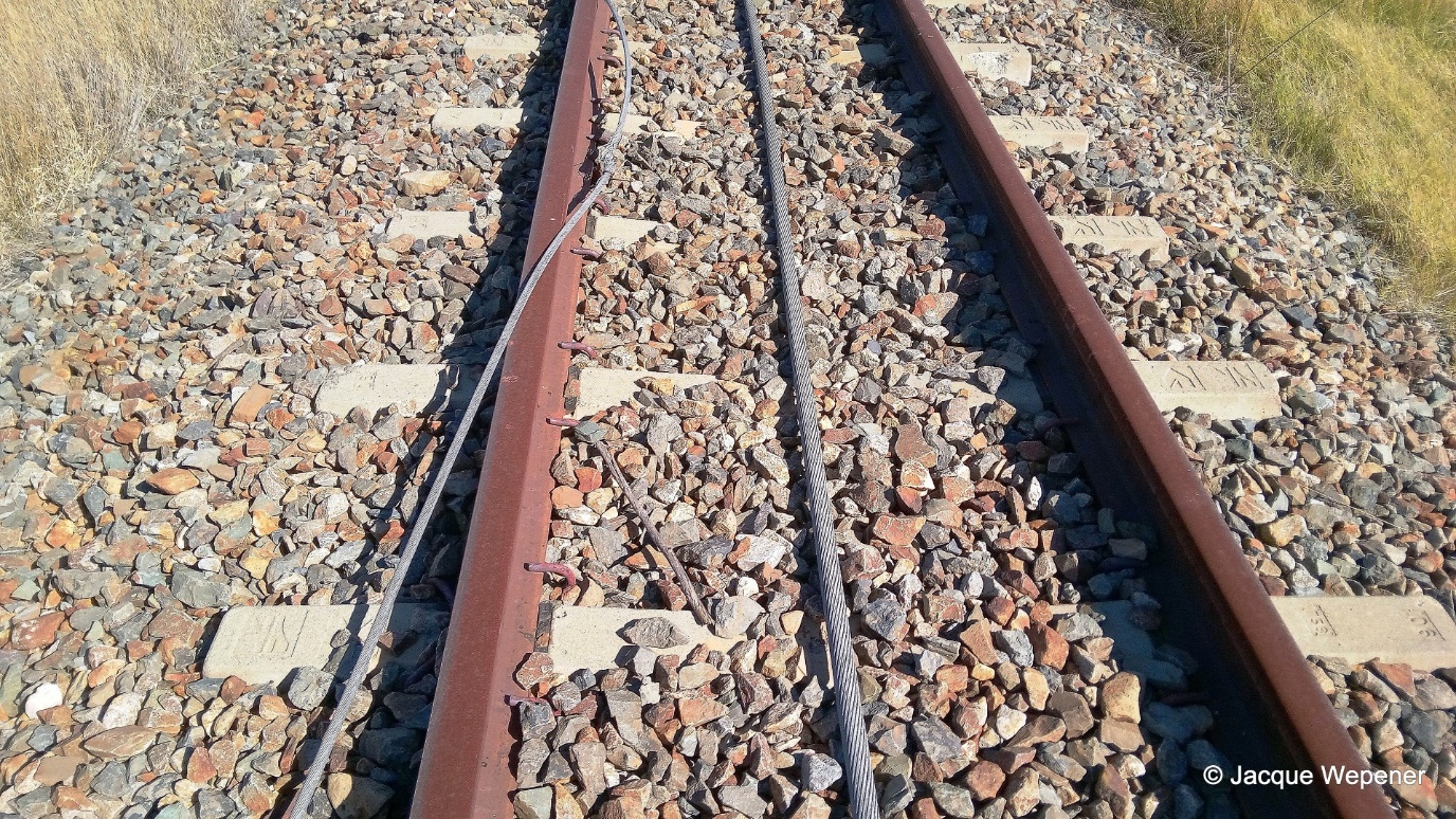 'n Foto wat baan, buite, trein, grond bevat

AI-gegenereerde inhoud kan dalk verkeerd wees.