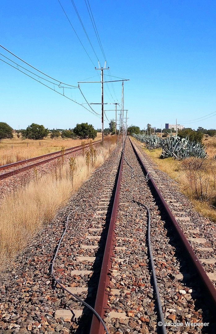 'n Foto wat buite, baan, lug, trein bevat

AI-gegenereerde inhoud kan dalk verkeerd wees.