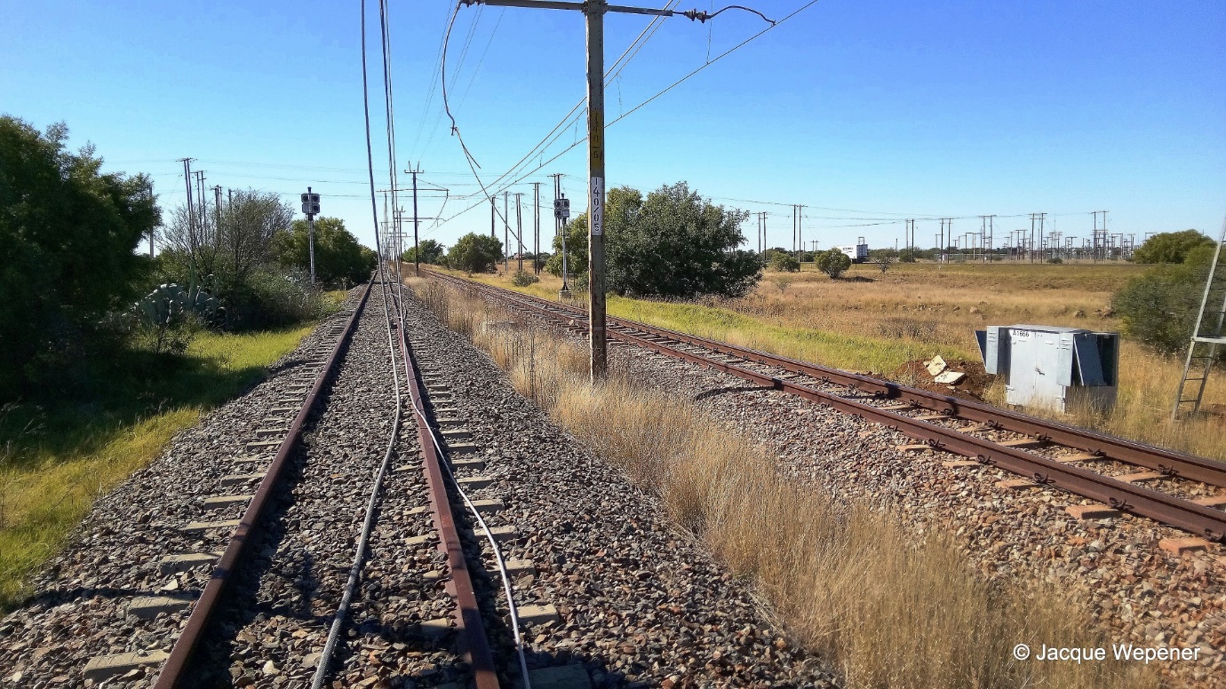'n Foto wat buite, baan, trein, lug bevat

AI-gegenereerde inhoud kan dalk verkeerd wees.