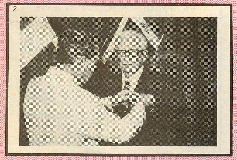 'n Foto wat klere, person, persoon, fotoraam bevat AI-gegenereerde inhoud kan dalk verkeerd wees.