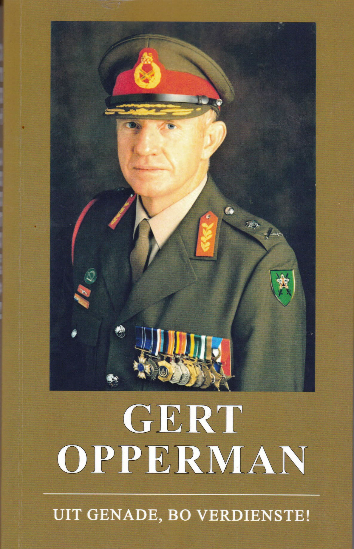 'n Foto wat teks, leëruniform, klere bevat AI-gegenereerde inhoud kan dalk verkeerd wees.