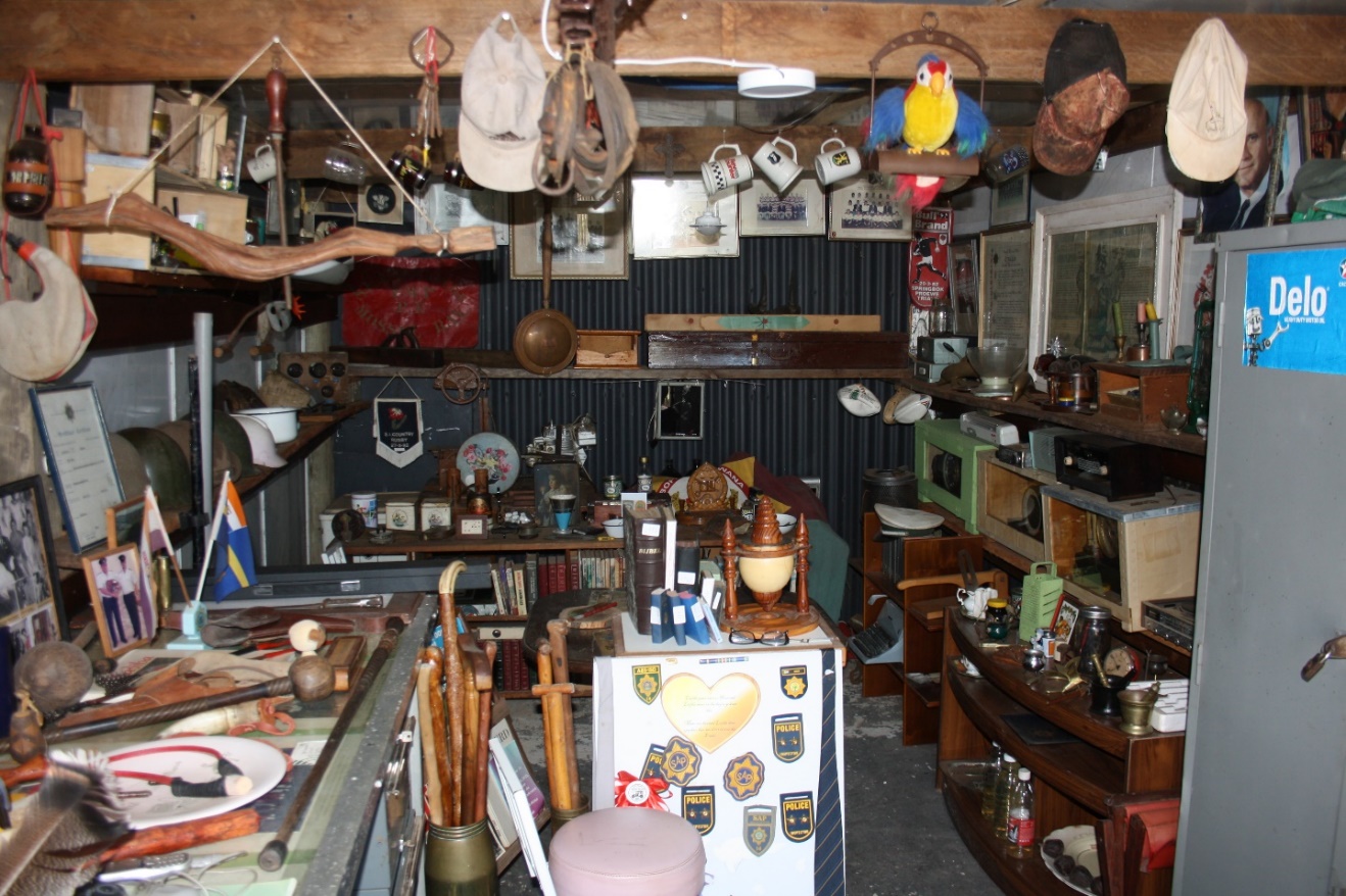 'n Foto wat binnenshuis, winkel, bottel, muur bevat Beskrywing outomaties gegenereer