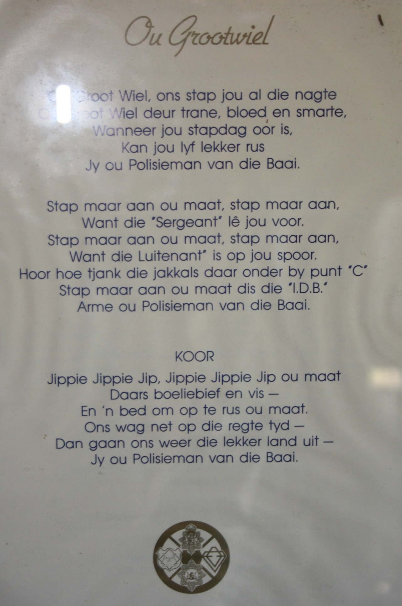 'n Foto wat teks, gedenkplaat bevat AI-gegenereerde inhoud kan dalk verkeerd wees.