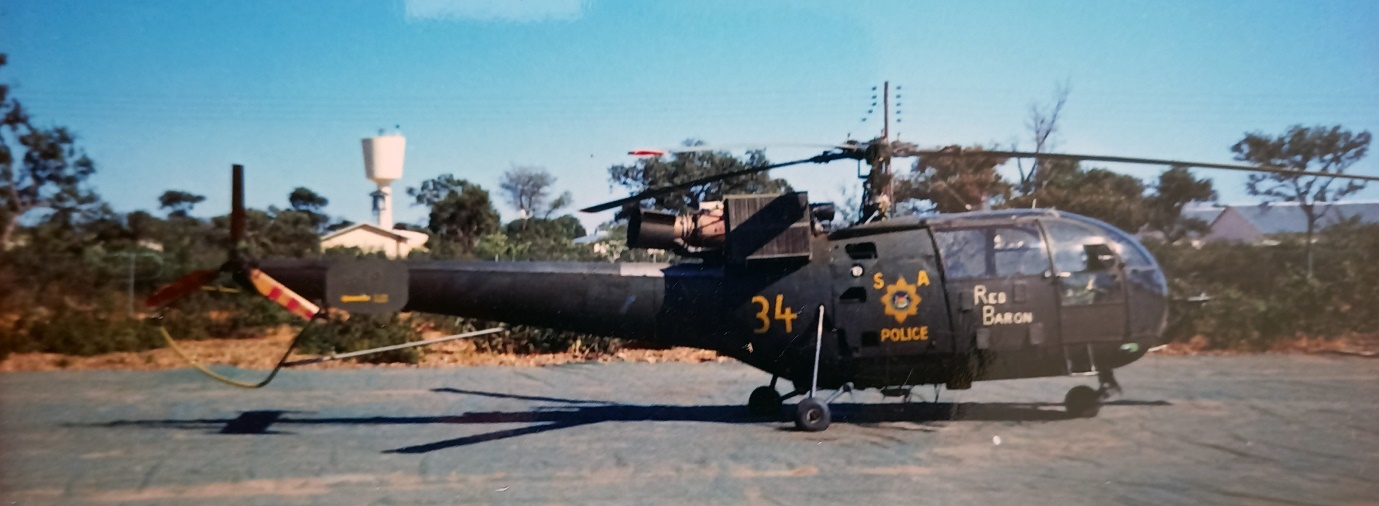 'n Foto wat vervoer, helikopter, lug, lugvaartuig bevat AI-gegenereerde inhoud kan dalk verkeerd wees.