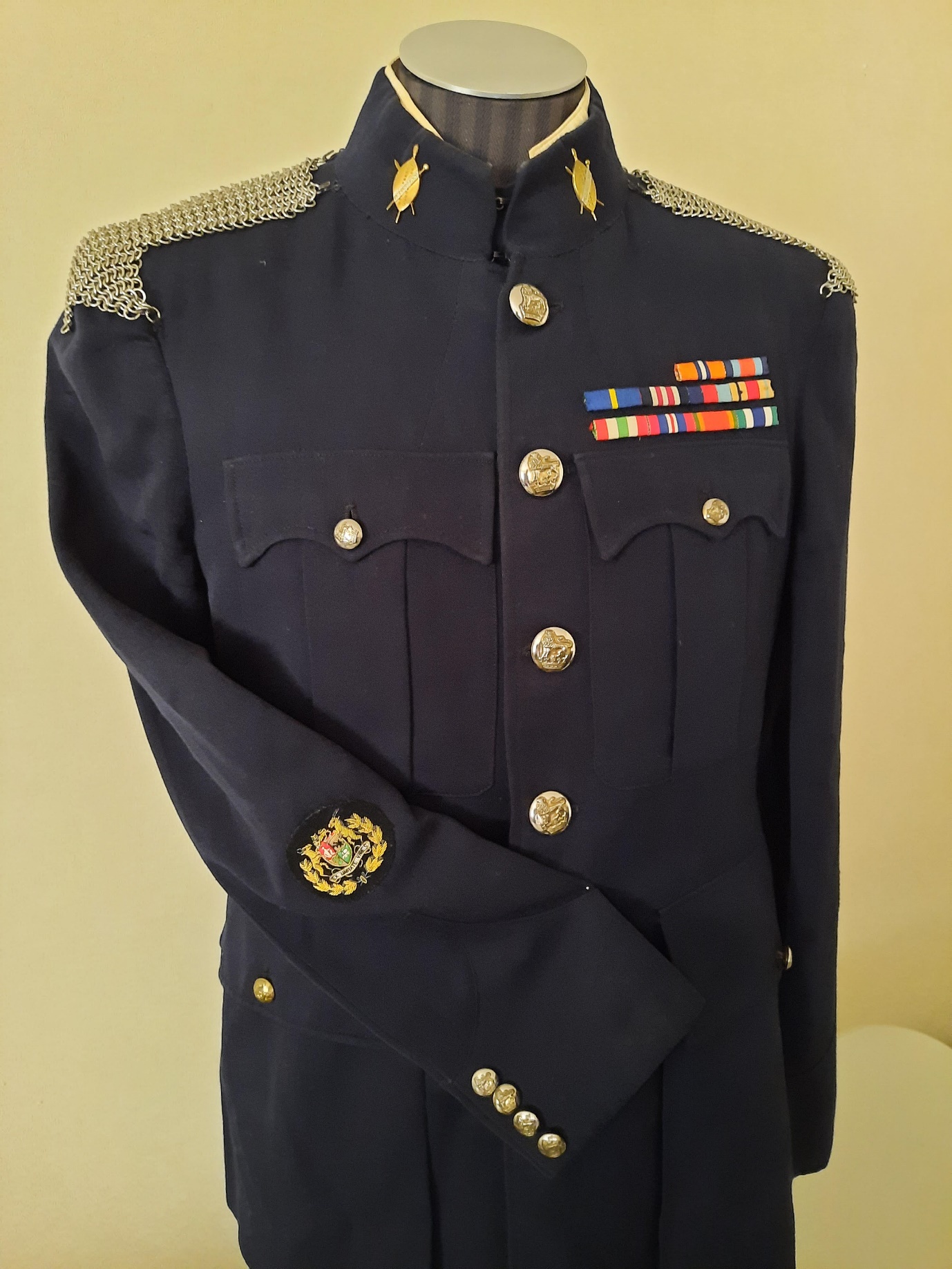 A mannequin with a uniform

AI-generated content may be incorrect.