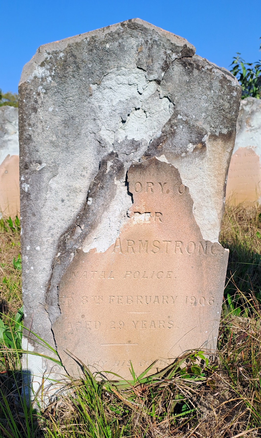 A stone with a broken surface

AI-generated content may be incorrect.