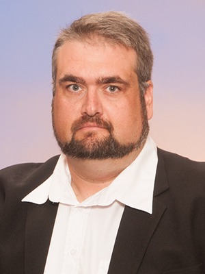 Waar is ons biografieë oor Suid-Afrikaanse politici? vra historikus Emile Coetzee