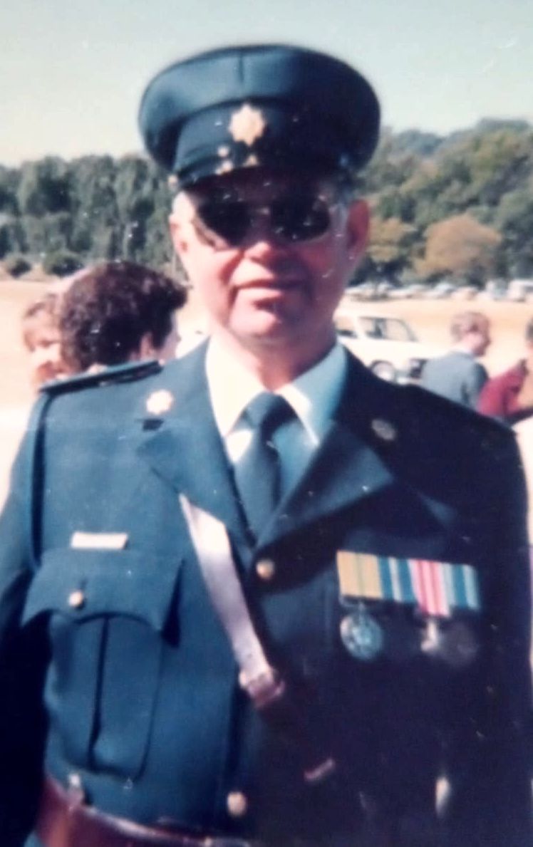 A person in a military uniform

AI-generated content may be incorrect.