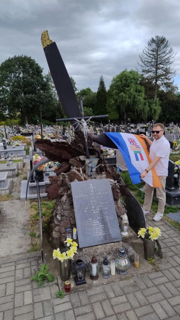 A person standing in front of a grave

AI-generated content may be incorrect.