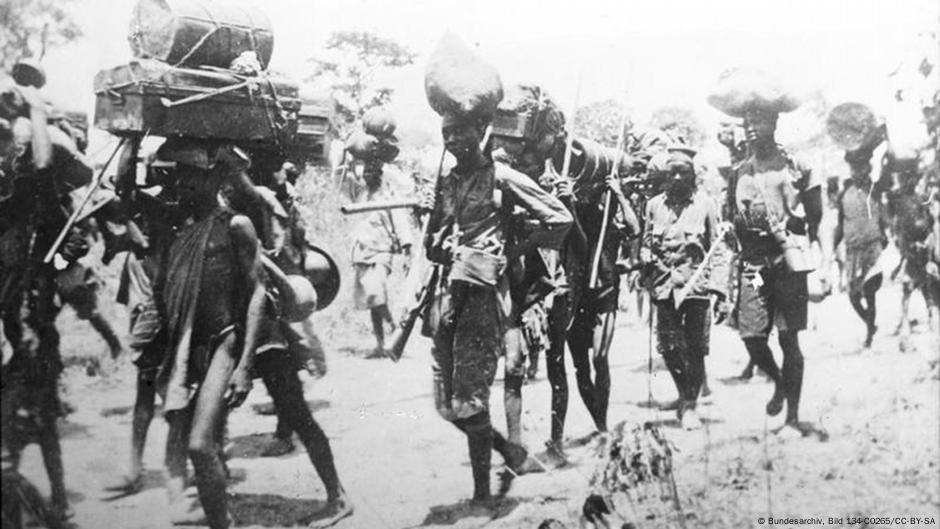 A group of people carrying heavy bags

AI-generated content may be incorrect.