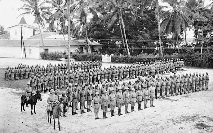A group of soldiers standing in a line

AI-generated content may be incorrect.
