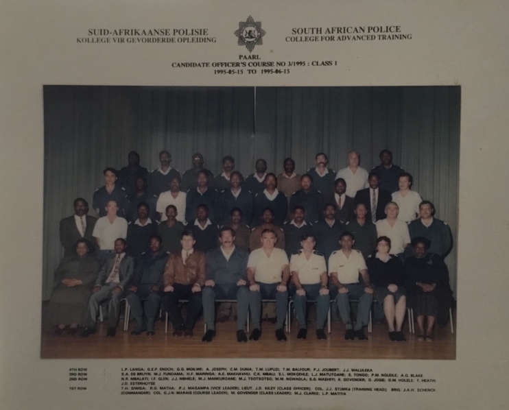 A group of people posing for a photo

AI-generated content may be incorrect.