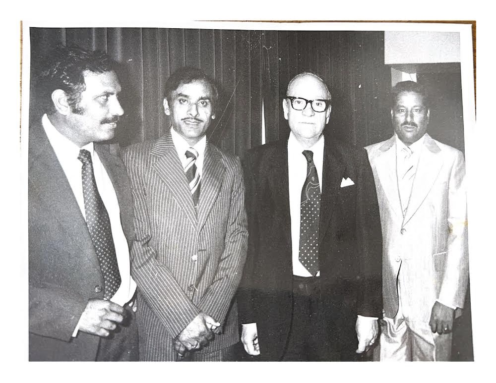 A group of men in suits

AI-generated content may be incorrect.