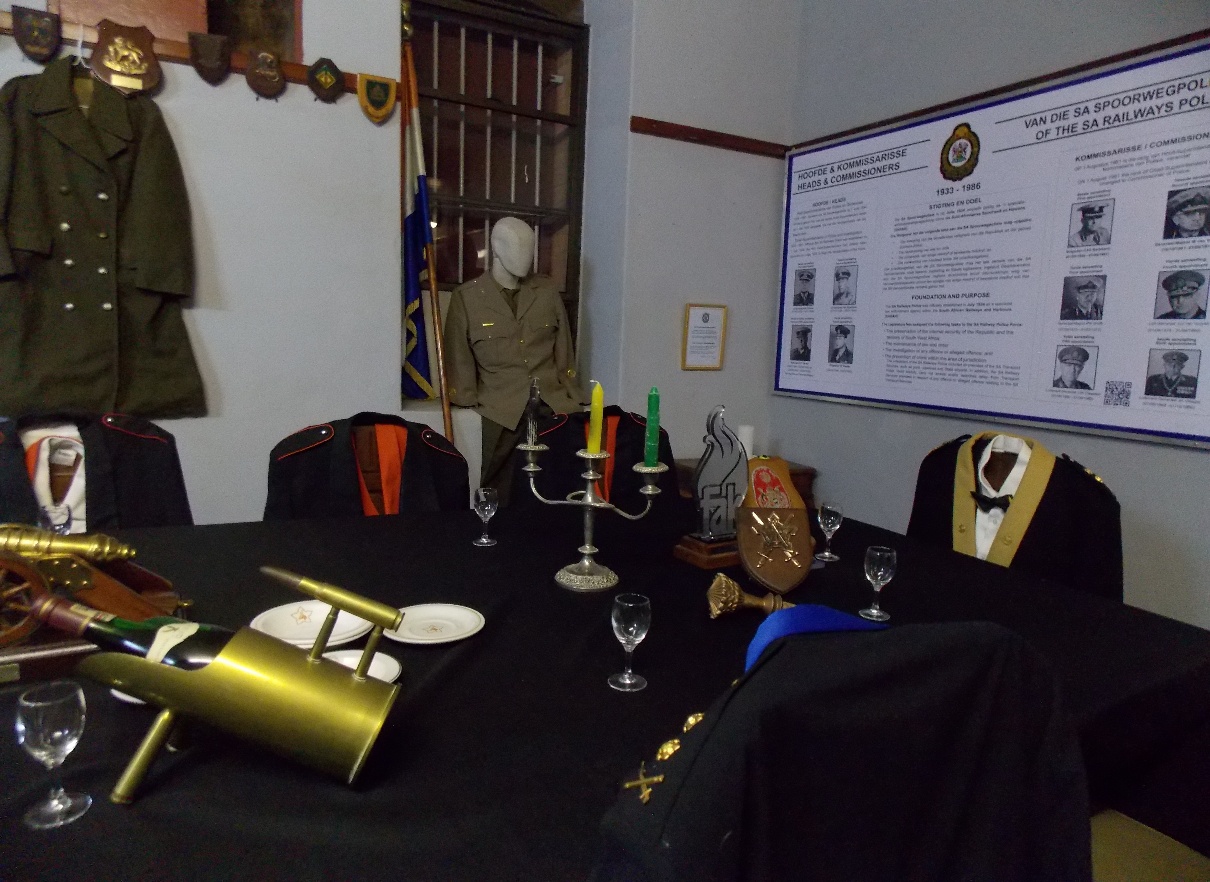 'n Foto wat binnenshuis, klere, muur, tafel bevat AI-gegenereerde inhoud kan dalk verkeerd wees.