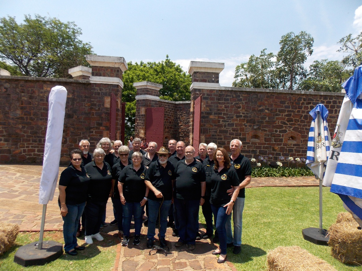 'n Foto wat buite, klere, lug, boom bevat AI-gegenereerde inhoud kan dalk verkeerd wees.