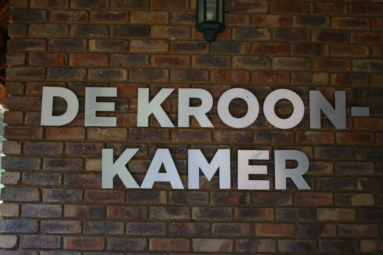 'n Foto wat teks, baksteen, gebou, muur bevat AI-gegenereerde inhoud kan dalk verkeerd wees.