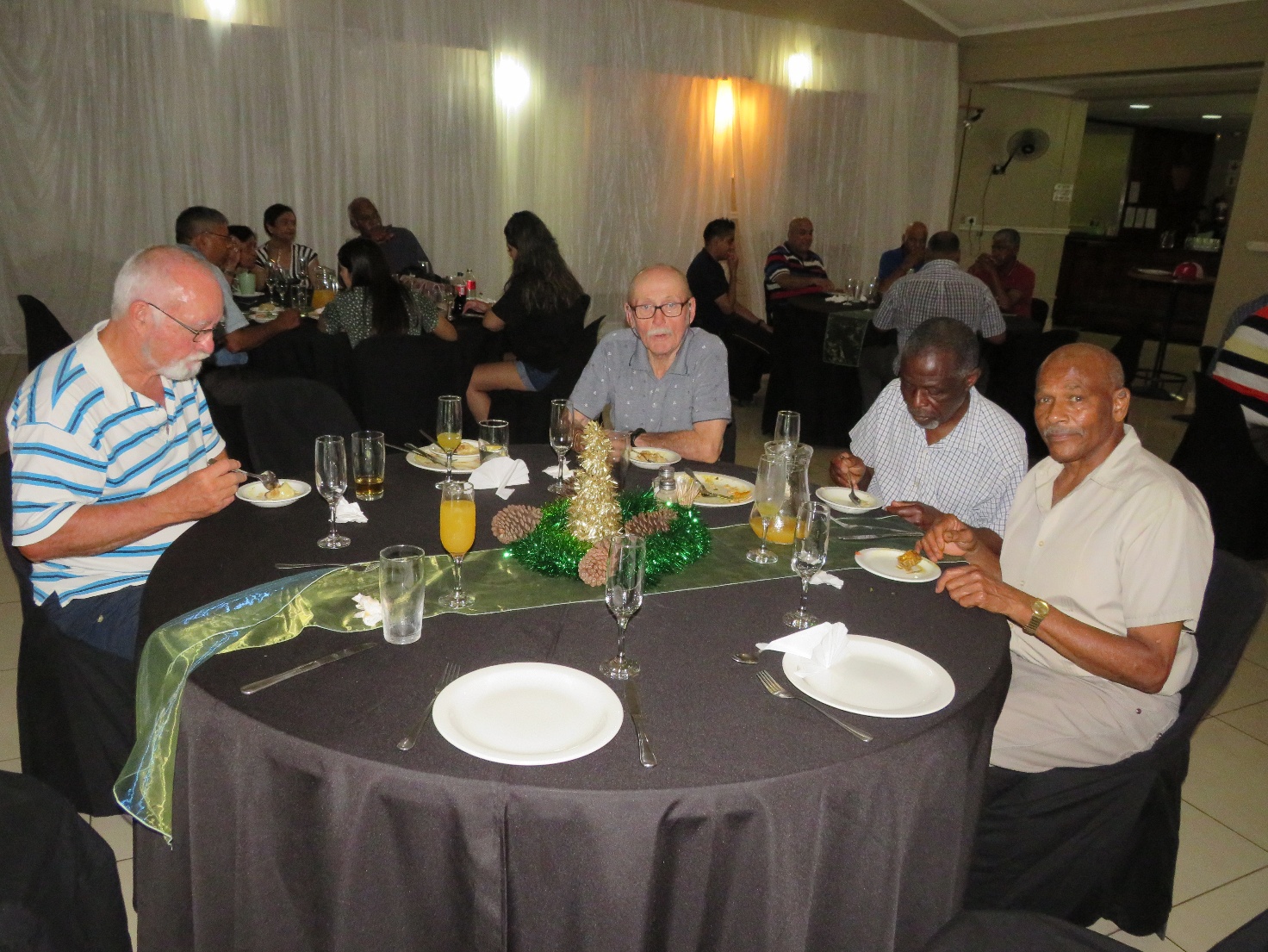 A group of people sitting around a round table

AI-generated content may be incorrect.