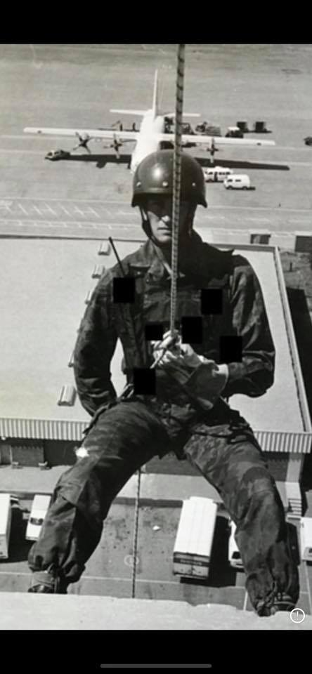 'n Foto wat buite, klere, persoon, person bevat AI-gegenereerde inhoud kan dalk verkeerd wees.