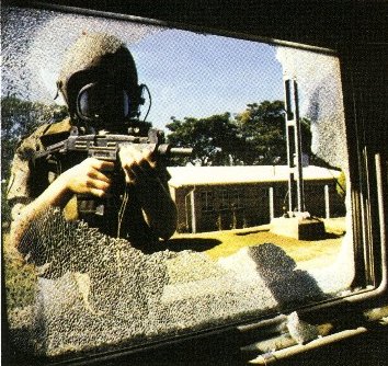 'n Foto wat buite, lug, venster, persoon bevat AI-gegenereerde inhoud kan dalk verkeerd wees.