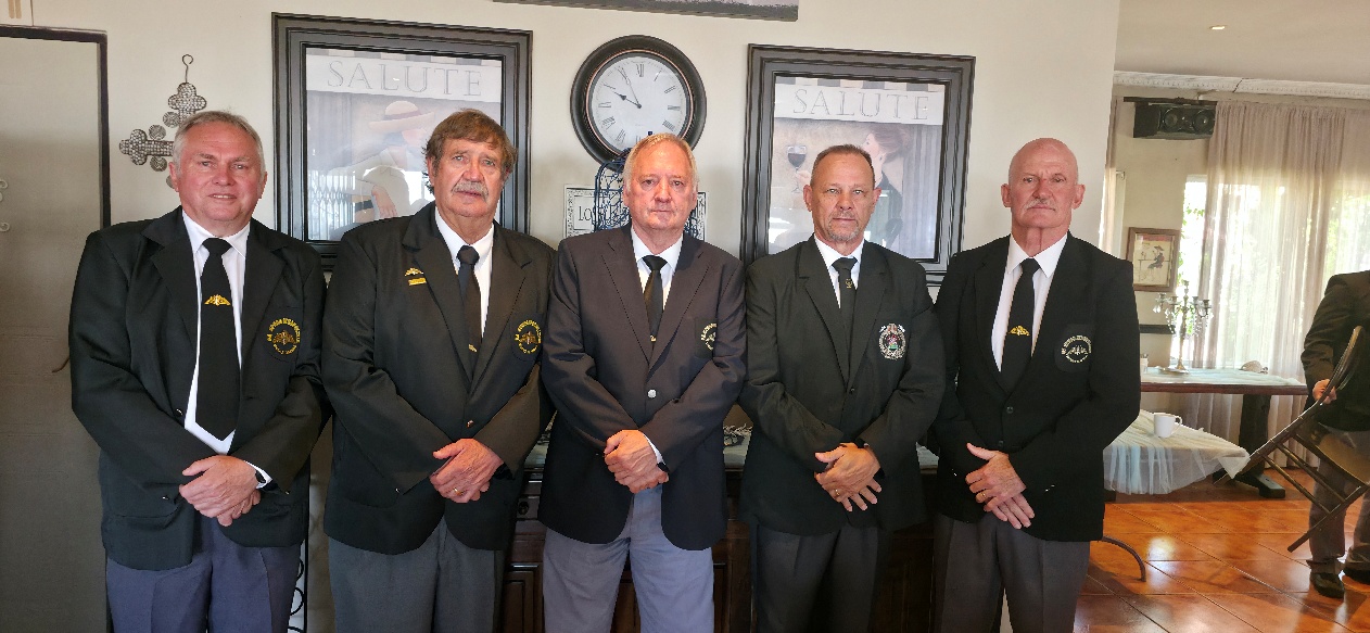 'n Foto wat klere, persoon, muur, person bevat AI-gegenereerde inhoud kan dalk verkeerd wees.