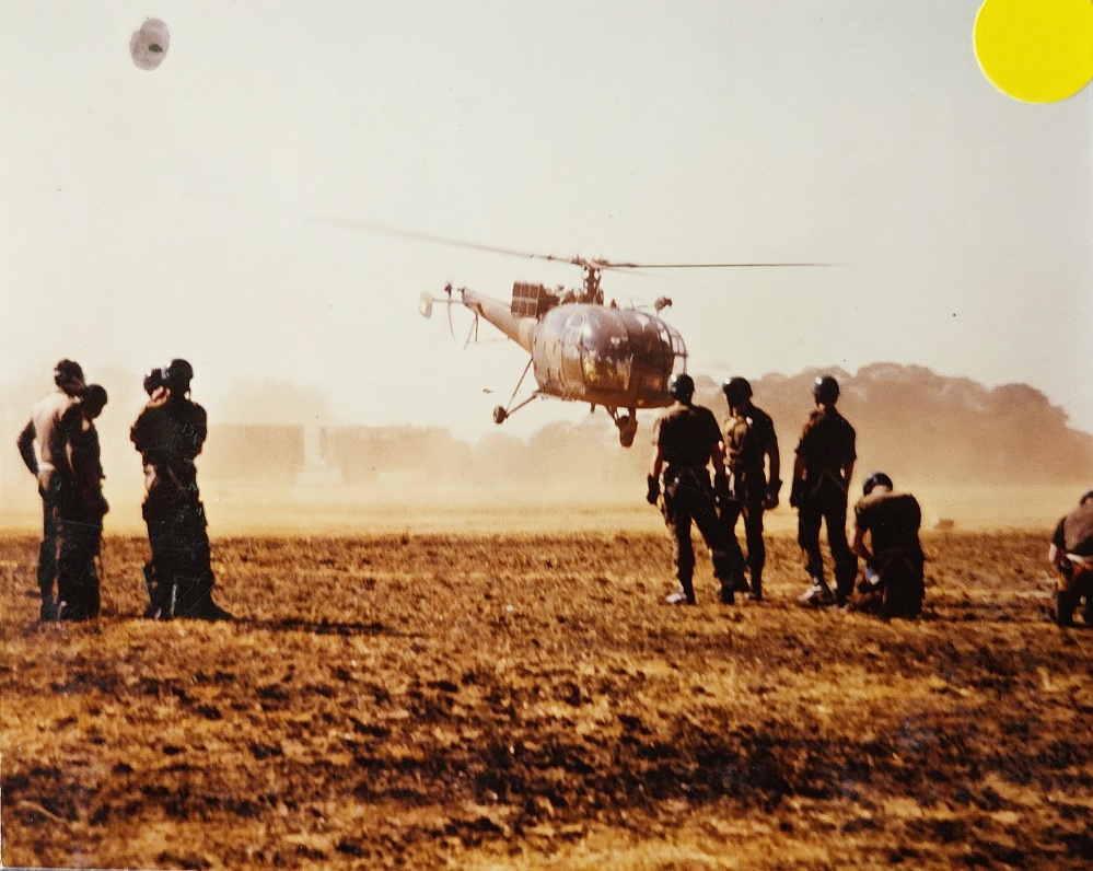'n Foto wat lugvaartuig, vervoer, buite, lug bevat AI-gegenereerde inhoud kan dalk verkeerd wees.