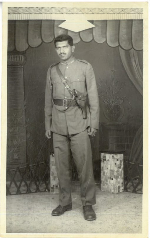 A person in a military uniform
AI-generated content may be incorrect.