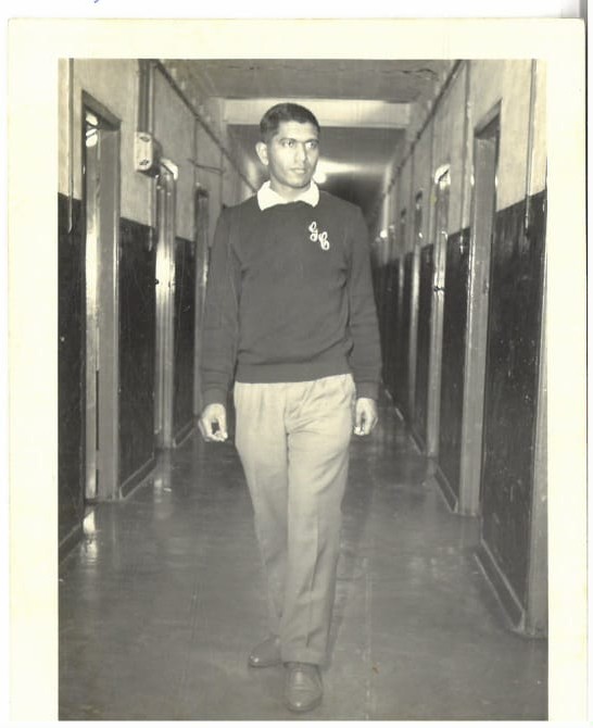 A person walking in a hallway
AI-generated content may be incorrect.